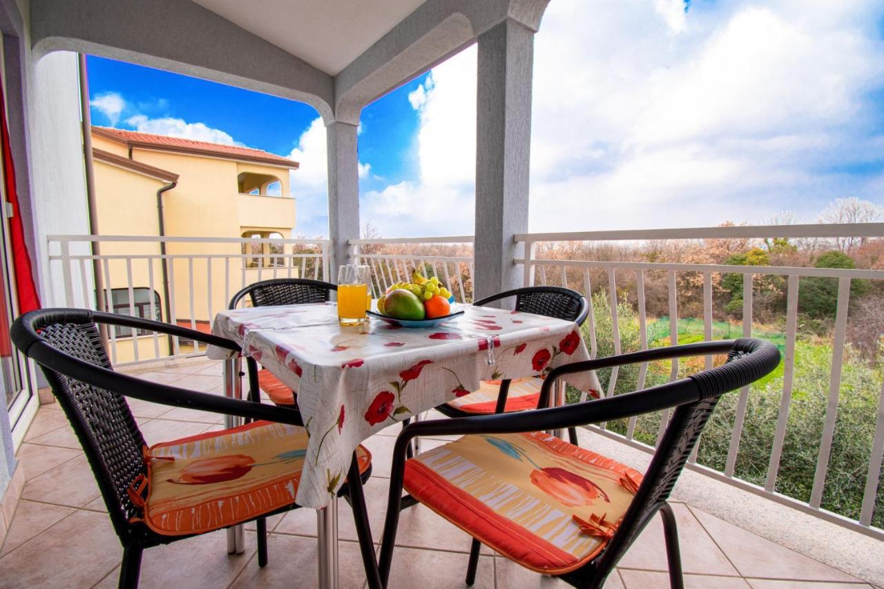 Apartments Prodan Πόρετς Εξωτερικό φωτογραφία